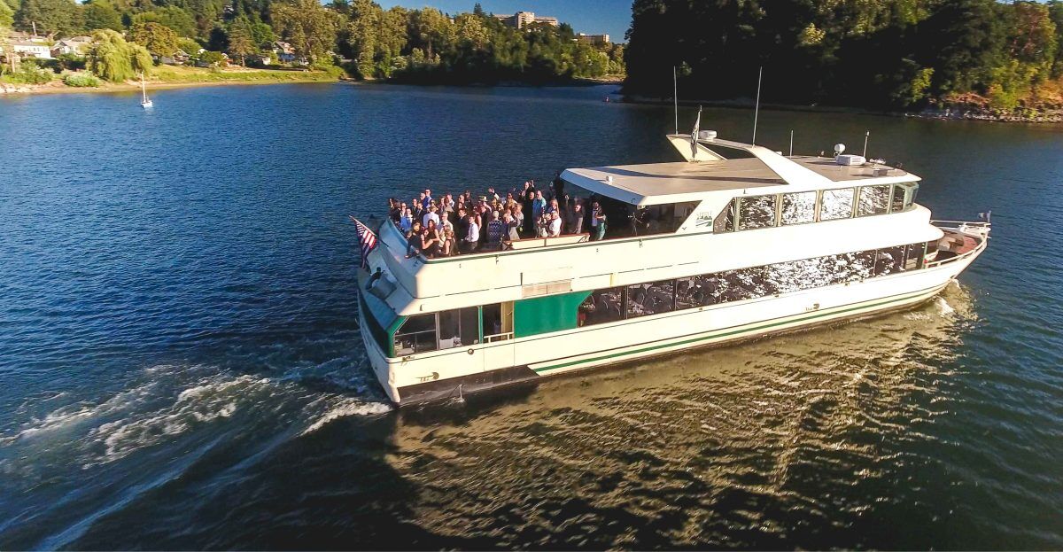 Willamette Star on river with guests on back